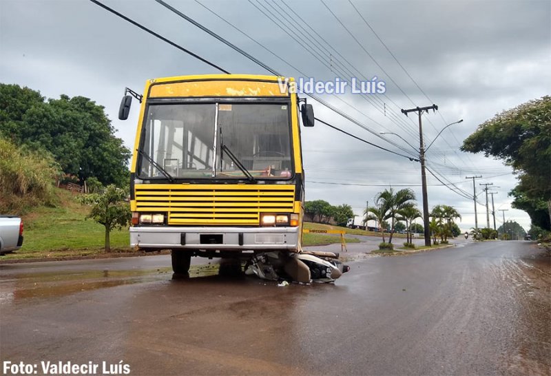 Adolescente sofre acidente de moto em Vicinal Iacri/ Bastos